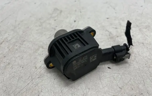 Skoda Octavia Mk4 Camshaft vanos timing valve 04E906048A