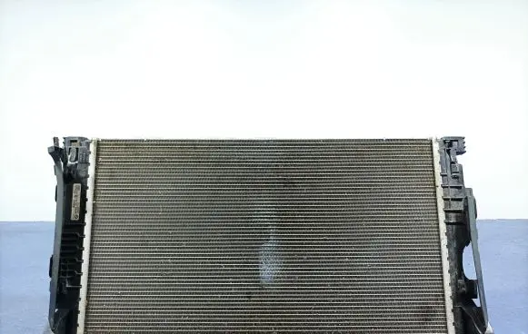 BMW 5 G30 G31 Coolant radiator 8590047