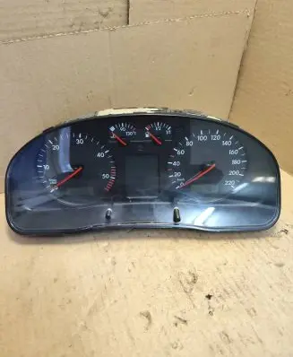 Volkswagen PASSAT B5 Speedometer (instrument cluster) 3B0919881N 110008794