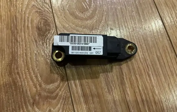 Mercedes-Benz C W203 Airbag deployment crash/impact sensor 0018204426 00030130314196829