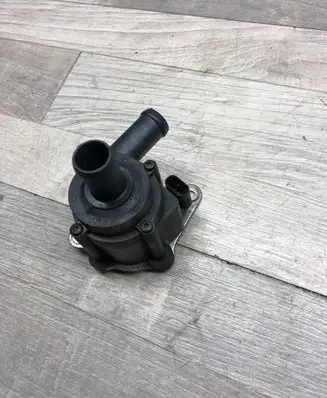 Volvo XC70 Electric auxiliary coolant/water pump 704773000