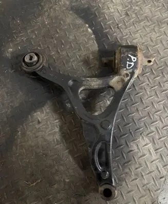 Volvo XC90 Front lower control arm/wishbone 8646614
