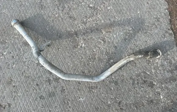 Volvo XC70 Fuel tank filler neck pipe 31273525 T8231146