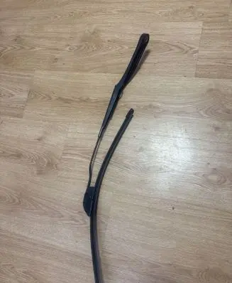 Mercedes-Benz C W203 Front wiper blade arm 181267 A2038200544