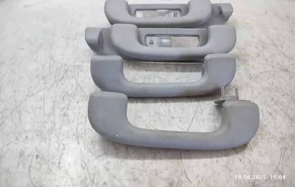 Mercedes-Benz ML W164 A set of handles for the ceiling 