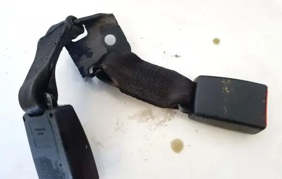 Toyota Avensis T220 Rear seatbelt buckle 62487 6070308