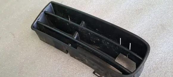 Volkswagen Golf IV Front bumper lower grill 1J0853665B