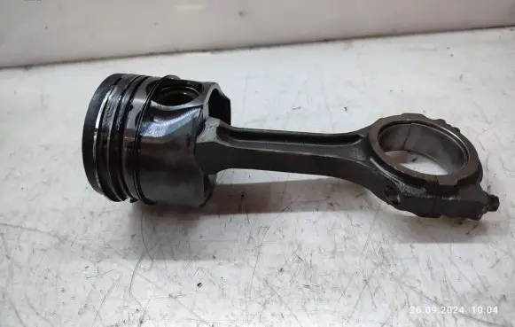 Ford Mondeo Mk III Piston with connecting rod