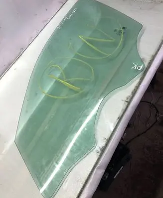 Alfa Romeo Giulia Front door window glass four-door 43R0049