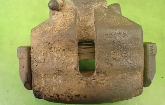 Volkswagen PASSAT B6 Front brake caliper