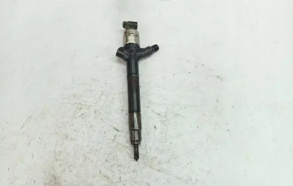 Toyota RAV 4 (XA30) Fuel injector 236700R020