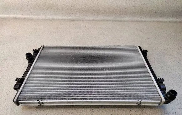 Volkswagen Tiguan Coolant radiator 
