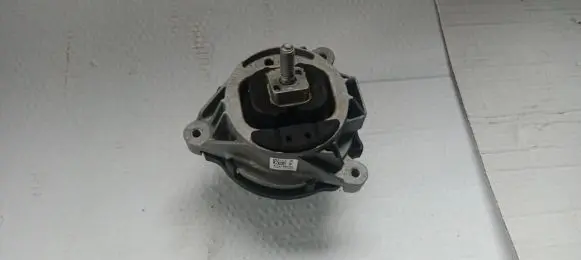 BMW 4 F32 F33 Engine mount bracket 6787663