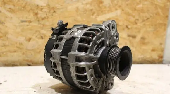 Volvo V40 Generator/alternator 31340956