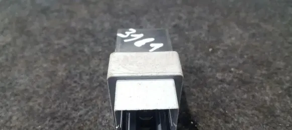 Volvo S40, V40 Other relay mb953394