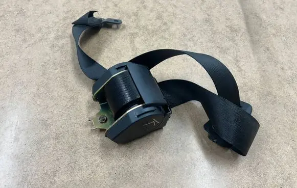 BMW 3 E46 Front seatbelt 72118207955 8207955 566243500