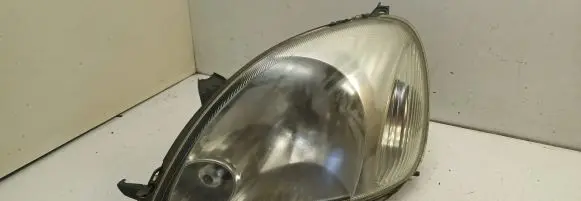 Toyota Yaris Headlight/headlamp 89007614
