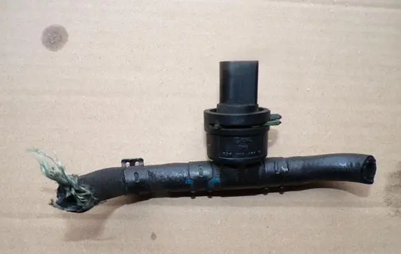 Volkswagen Golf VIII Fuel temperature sensor 038906081B