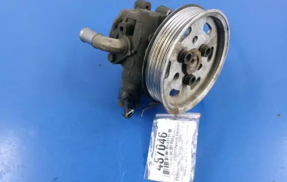 Volkswagen Caddy Power steering pump 1J0422154A