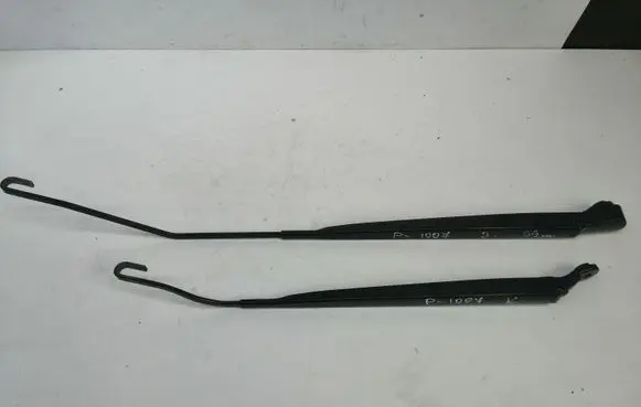 Peugeot 1007 Front wiper blade arm