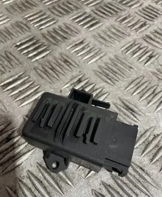 Volkswagen PASSAT CC Seat heating relay 1K0959772