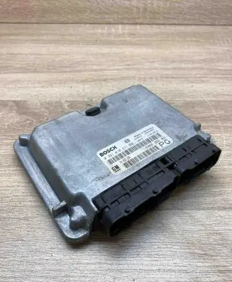 Opel Vectra B Engine control unit/module ECU 24417196 0281010271 Used