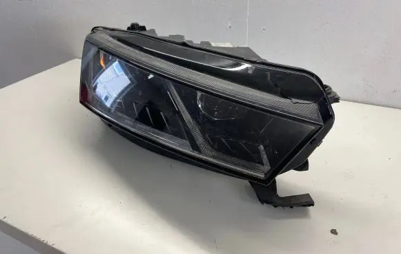 Skoda Octavia Mk4 Headlight/headlamp 5E4941016A LE18A6419 030111823400
