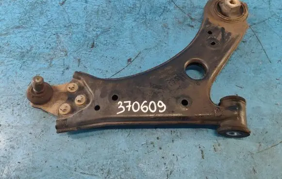 Jeep Compass Front lower control arm/wishbone 68318010AC