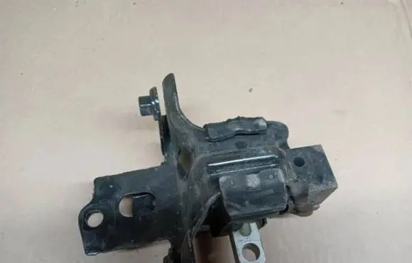 Audi A1 Gearbox mount 6R0199555F 050220131