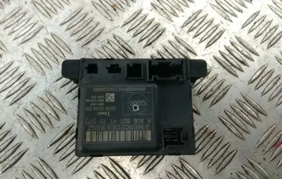 Mercedes-Benz Sprinter W906 Door control unit/module A9068204126