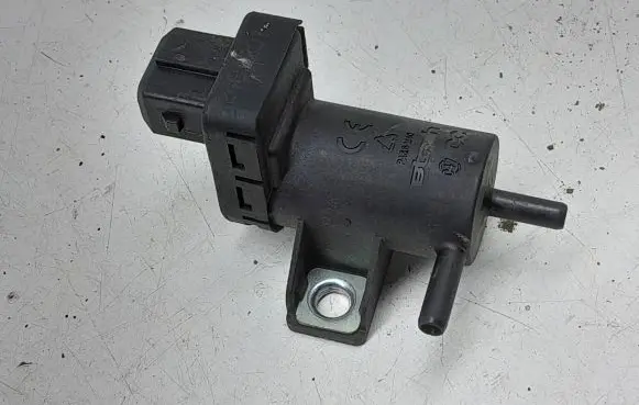 Infiniti QX70 S51 Turbo solenoid valve 8200762597