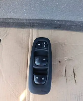 Renault Kadjar Electric window control switch 254010747R