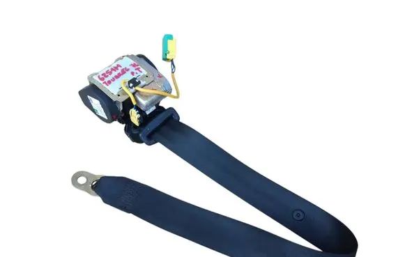 Volkswagen Touareg I Rear seatbelt 560981801