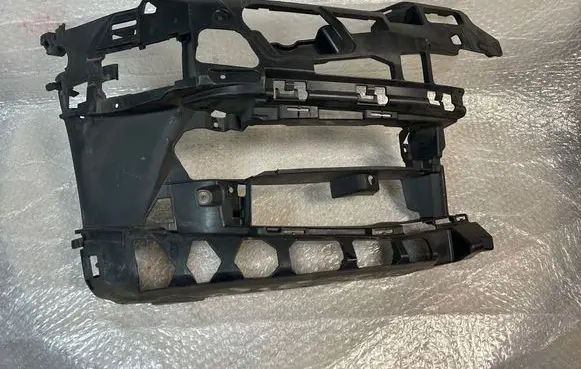 Front bumper mounting bracket