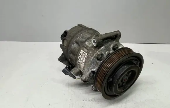 Volvo V60 Air conditioning (A/C) compressor (pump) 31332528