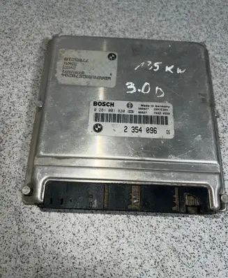 BMW 5 E39 Engine control unit/module 2354096 28RTE304 0281001830