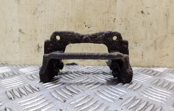 Toyota Corolla Verso AR10 Brake caliper pad carrier rear 
