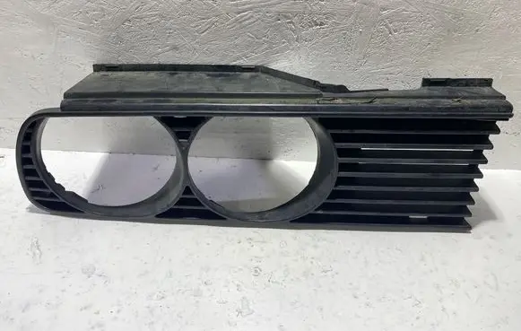 BMW 3 E30 Under headlight/headlamp trim 18760920