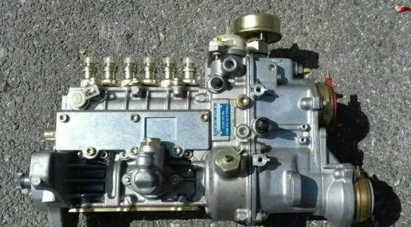 Mercedes-Benz E W124 Fuel injection high pressure pump 6060700201 0400076955 PES6M55C320RS203