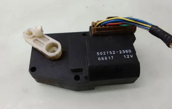 Subaru Forester SG Air flap motor/actuator 5027522360