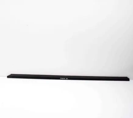 Maserati GranTurismo Front door glass trim molding 