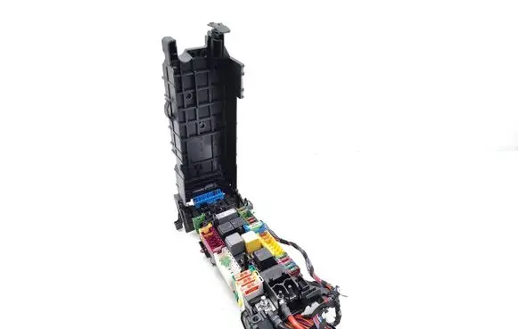 Mercedes-Benz A W176 Fuse module A2465400140