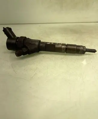 Opel Vivaro Fuel injector 0445110021
