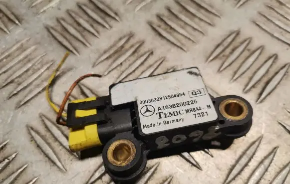 Mercedes-Benz ML W163 Airbag deployment crash/impact sensor 1638200226