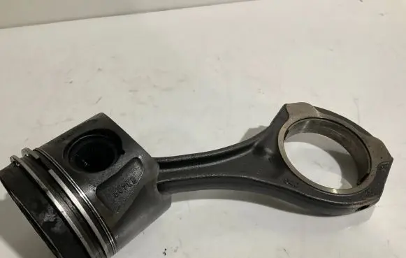 Mercedes-Benz E W211 Piston A642