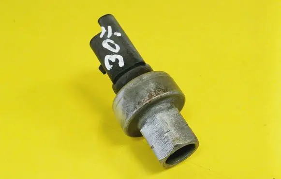 Peugeot 307 Air conditioning (A/C) pressure sensor 9647971280