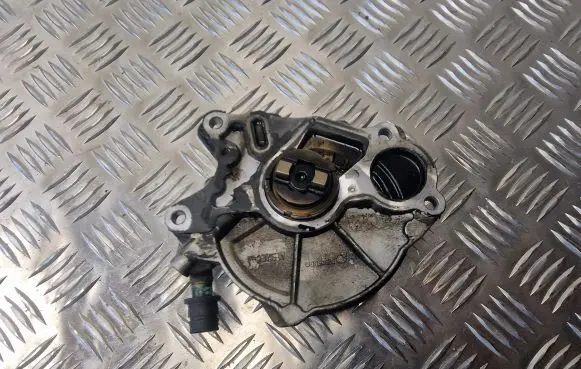 Volkswagen Amarok Vacuum pump 03L145100E