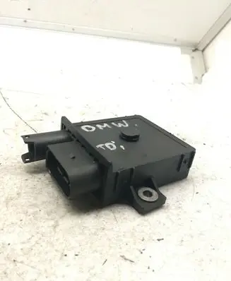 BMW 5 E39 Glow plug pre-heat relay 0000773641