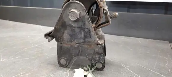 Mazda 121 Engine mount vacuum valve 