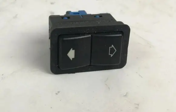 BMW 5 E39 Electric window control switch 8368932